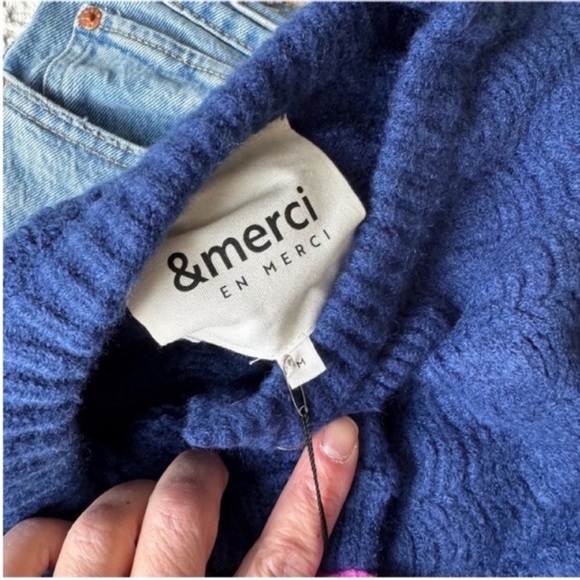 Elegant Blue Cardigan with Pink Floral Details - Picture 14 of 16